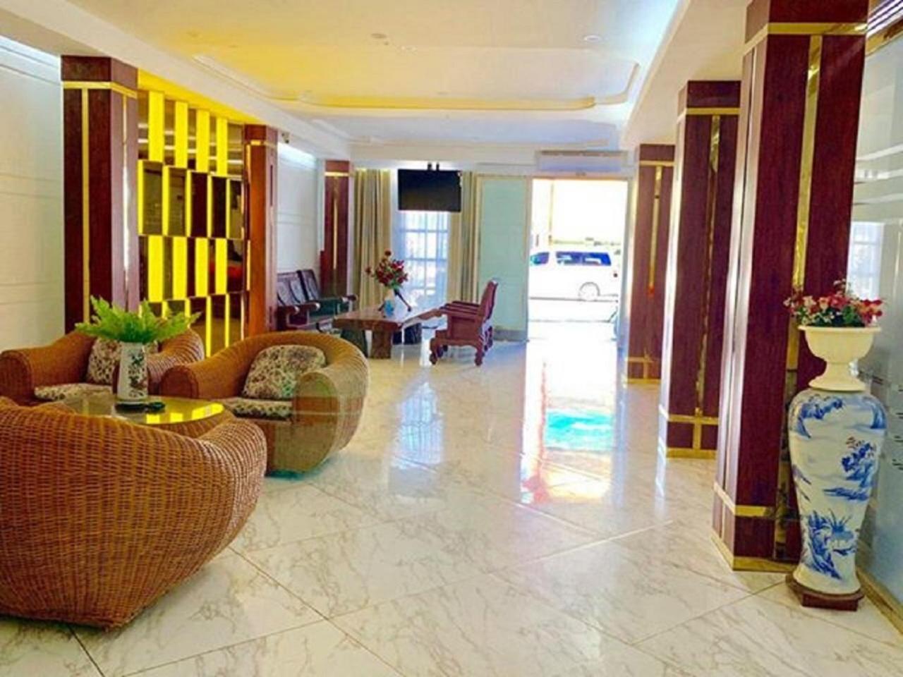 Palace Hotel Mandalay Exteriör bild